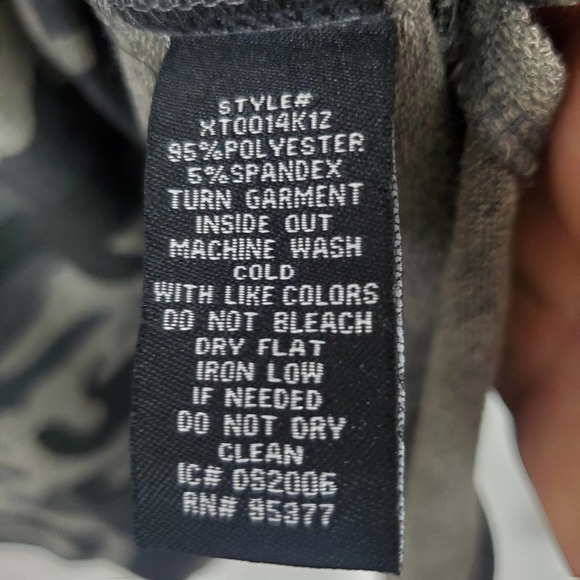 Sanctuary NWT fleece v neck pullover sweater camo print 1x - Picture 4 of 5